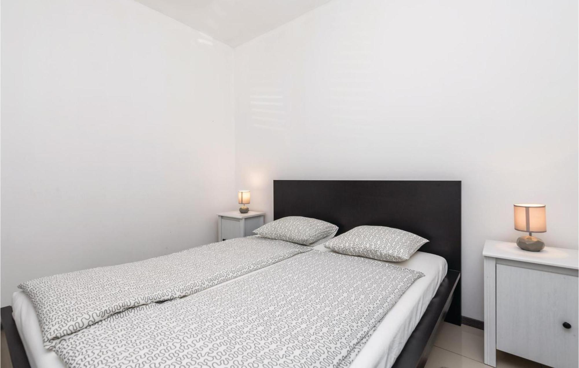 Nice Apartment In Mandre With Wifi Bagian luar foto